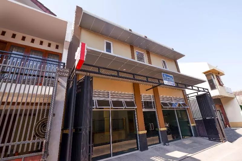 هتل Oyo 1506 Shabrina 2 Syariah