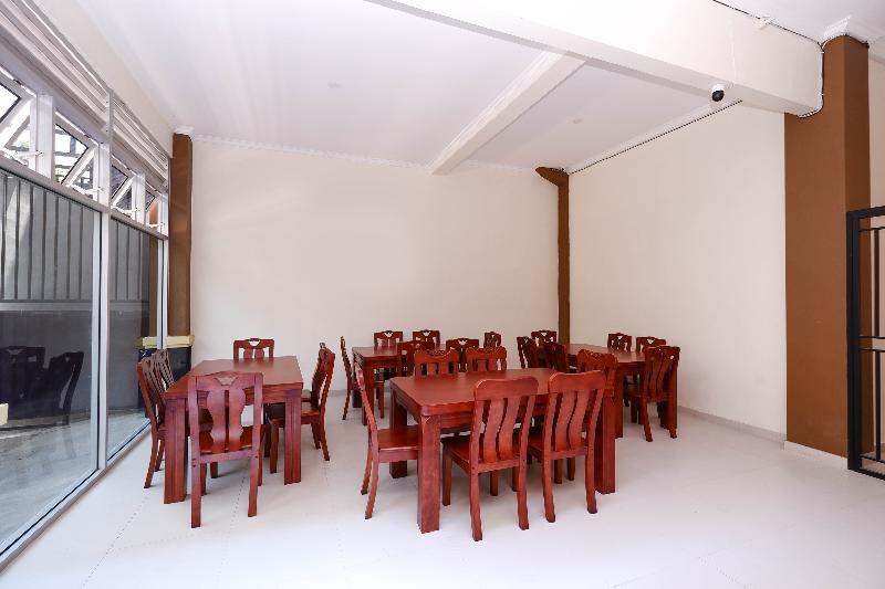 فندق Oyo 1506 Shabrina 2 Syariah