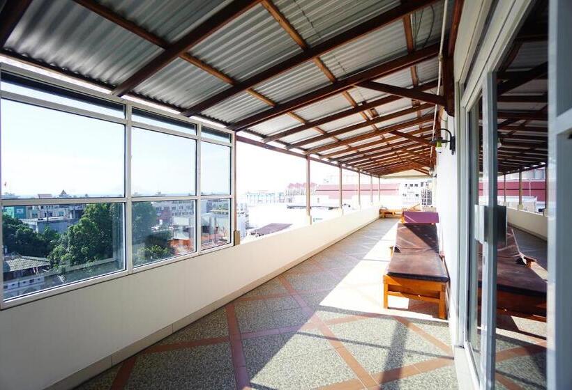 فندق Reddoorz Brand Man12045 Reddoorz Near Megamall Manado