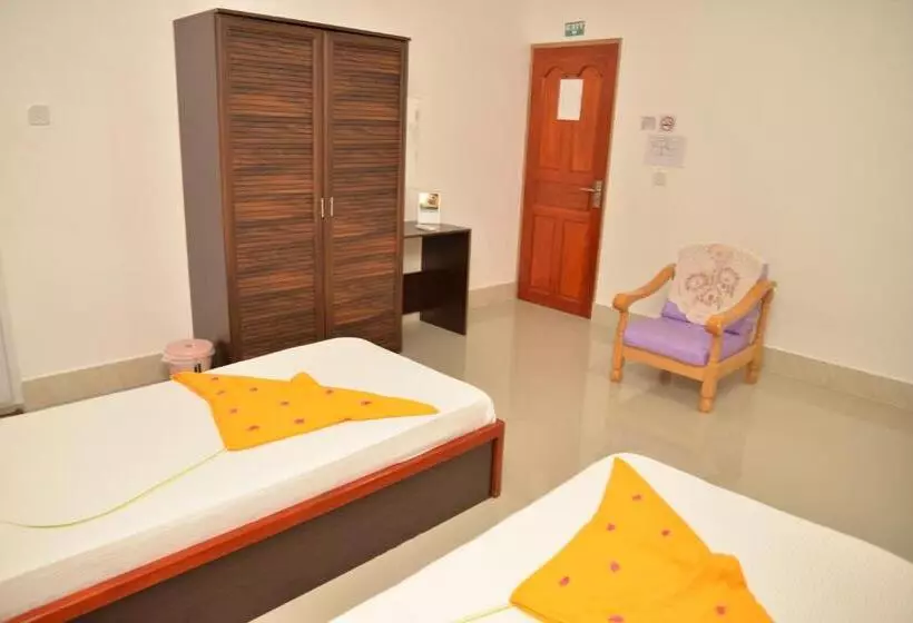 هتل Moodhumaa Inn