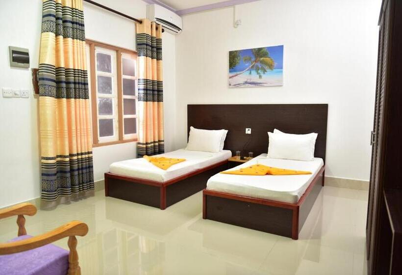 هتل Moodhumaa Inn