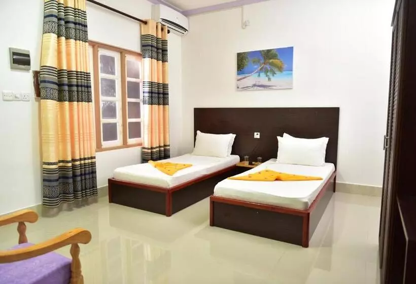 هتل Moodhumaa Inn