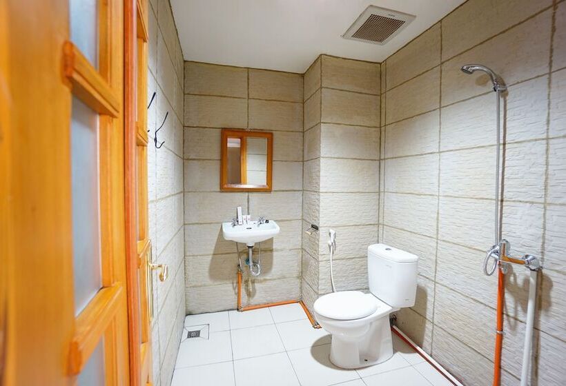 فندق Reddoorz Brand Man12045 Reddoorz Near Megamall Manado