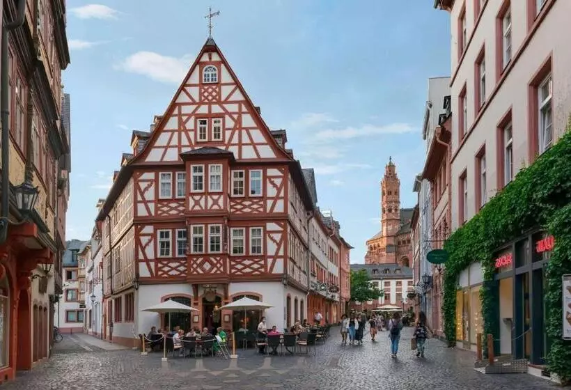 Hotelli Super 8 By Wyndham Mainz Zollhafen