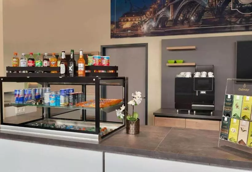 Hotelli Super 8 By Wyndham Mainz Zollhafen