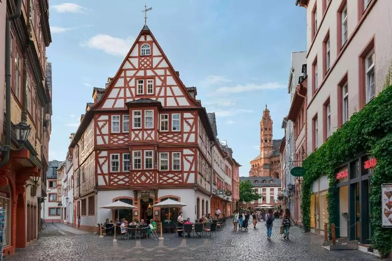 Hotelli Super 8 By Wyndham Mainz Zollhafen