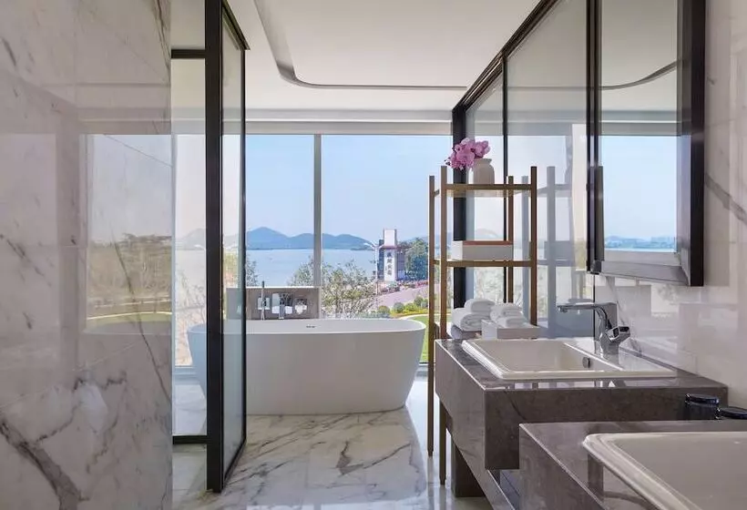 Xuzhou Marriott Hotel Lakeview