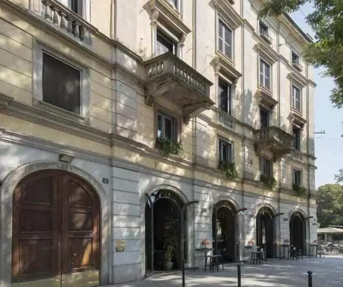 پانسیون Living Suites