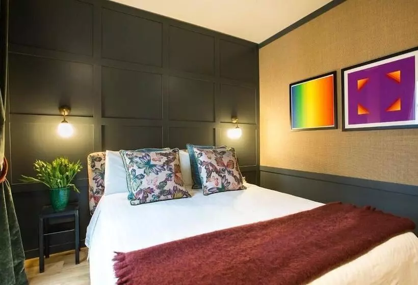 پانسیون Living Suites