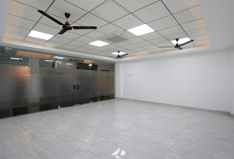 Hotel Fab Prakash Inn