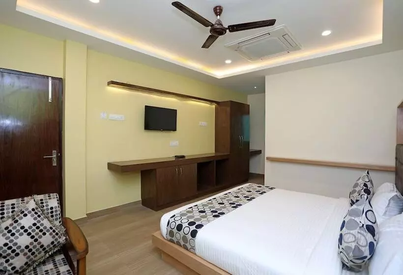 ホテル Fab Prakash Inn