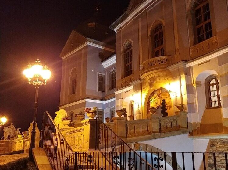 فندق Galicia Nueva, Castle