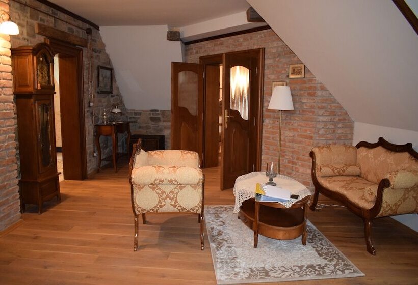 فندق Galicia Nueva, Castle