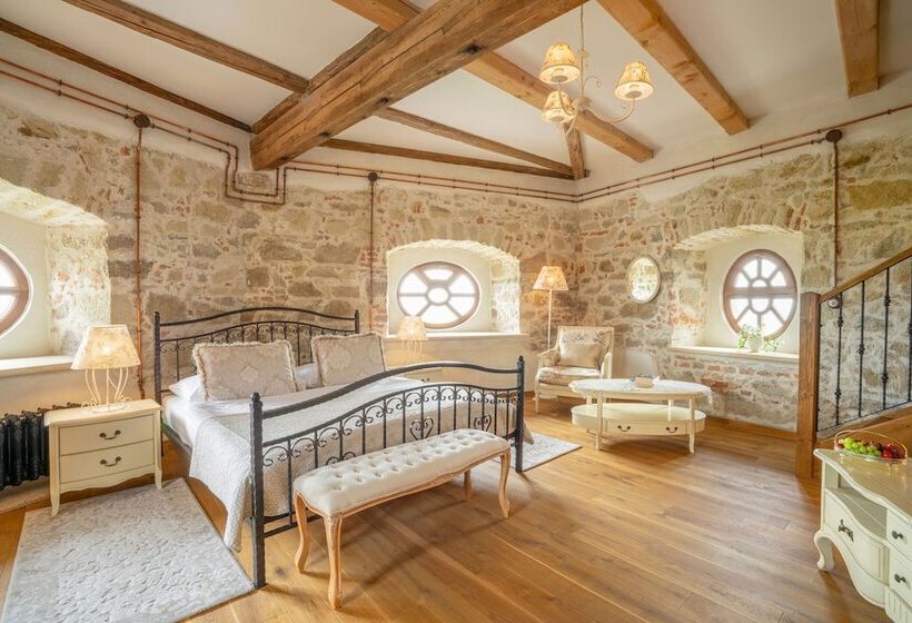 فندق Galicia Nueva, Castle