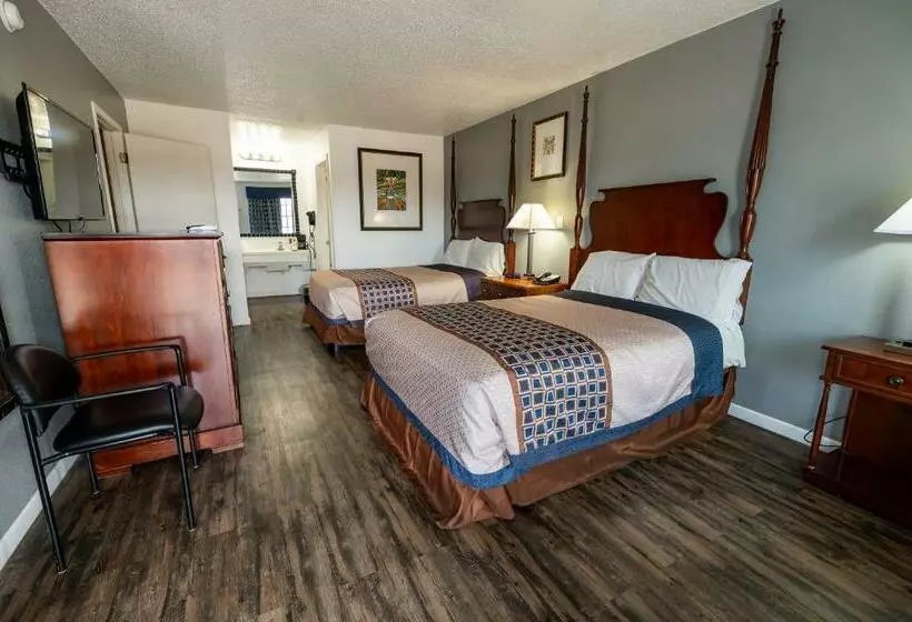 Отель American Inn & Suites Russellville