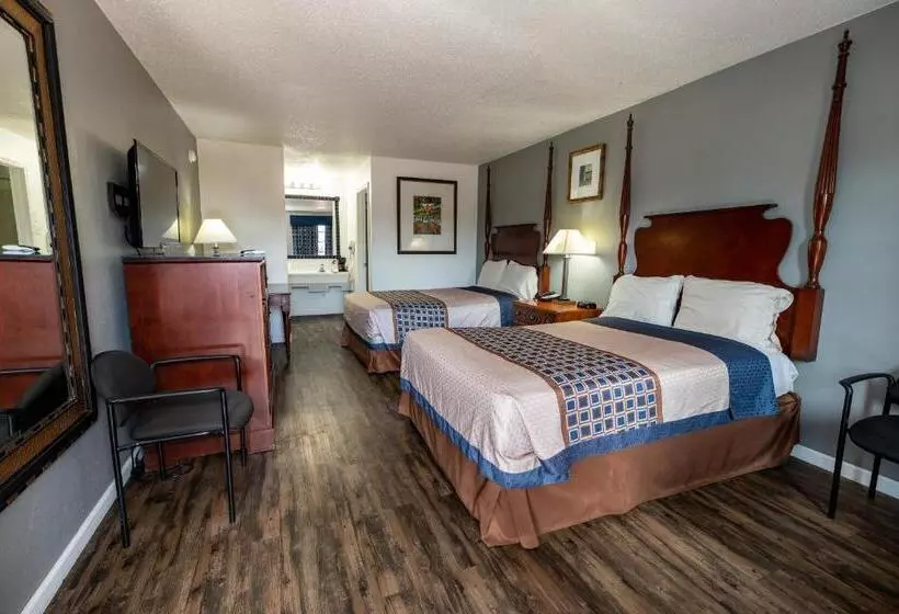 Отель American Inn & Suites Russellville