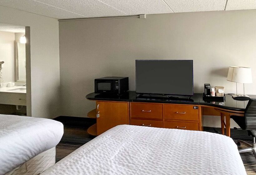 בית מלון כפרי Clarion Pointe Near Erie Casino