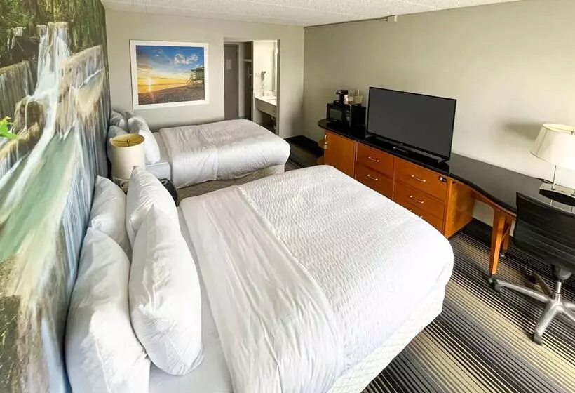 هتل Clarion Pointe Near Erie Casino