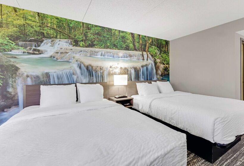 בית מלון כפרי Clarion Pointe Near Erie Casino