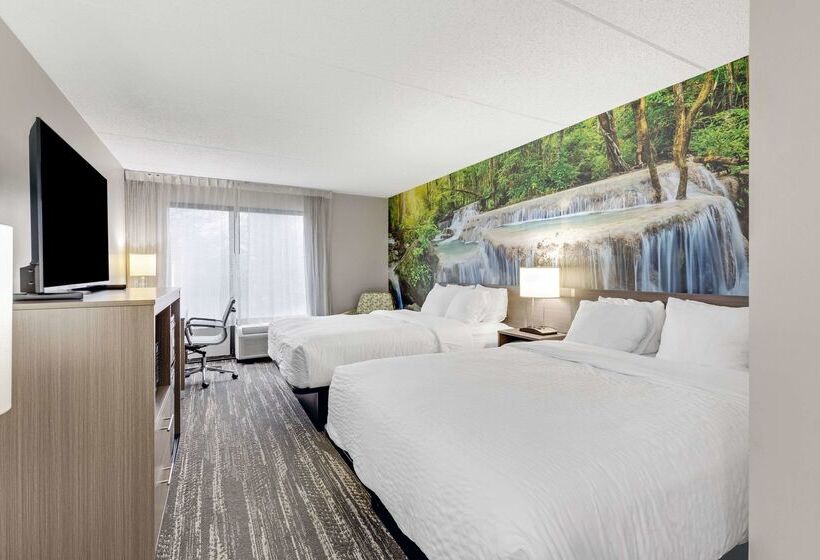 בית מלון כפרי Clarion Pointe Near Erie Casino