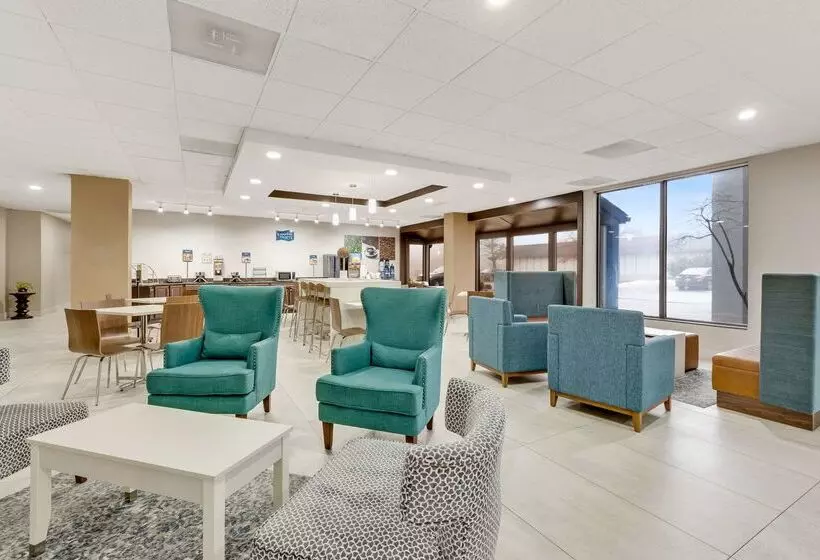 هتل Clarion Pointe Near Erie Casino