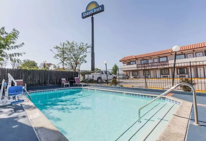 酒店 Days Inn By Wyndham Castaic Six Flags Magic Mountain