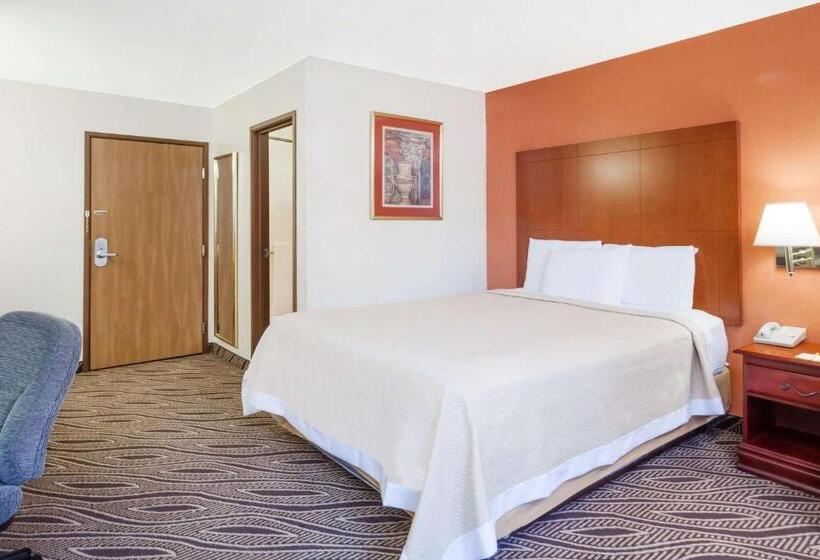 호텔 Days Inn By Wyndham Dyersburg