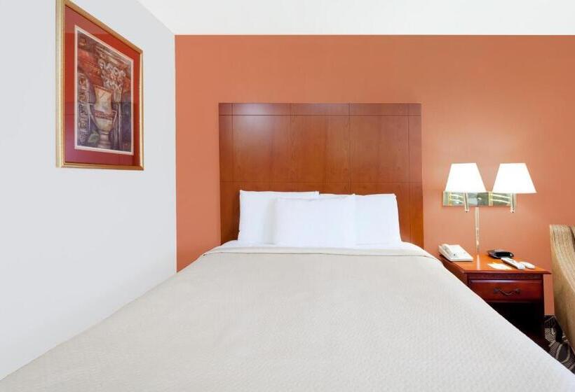 호텔 Days Inn By Wyndham Dyersburg