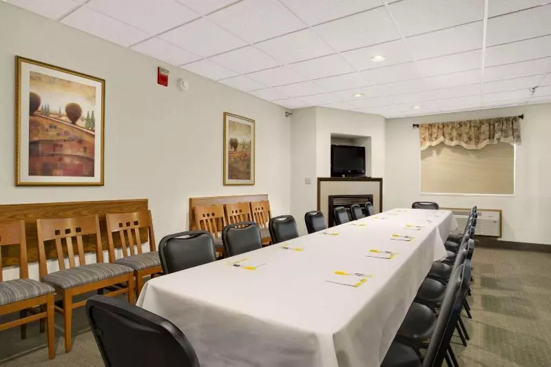 호텔 Days Inn By Wyndham Rapid City