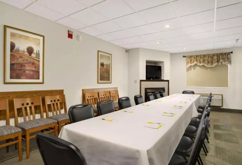 호텔 Days Inn By Wyndham Rapid City