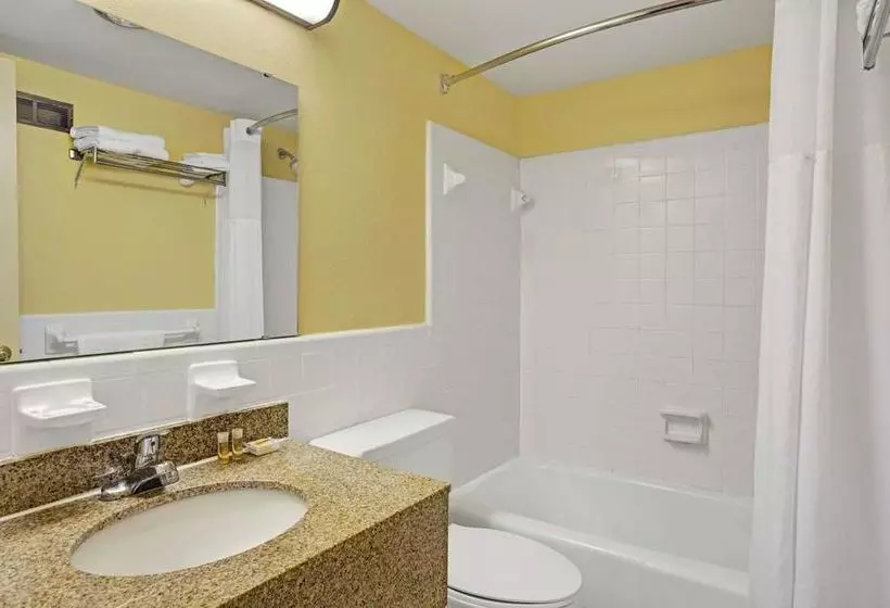 Hotelli Days Inn By Wyndham Newport News