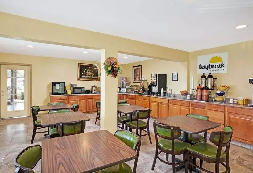 Hotelli Days Inn By Wyndham Newport News