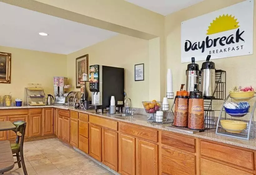 Hotelli Days Inn By Wyndham Newport News