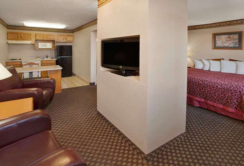 Отель Days Inn & Suites By Wyndham Kokomo