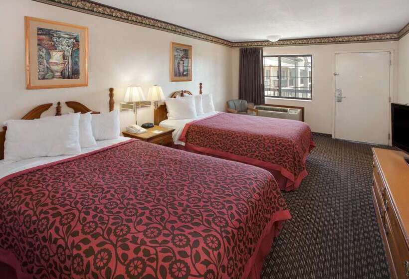 Отель Days Inn & Suites By Wyndham Kokomo