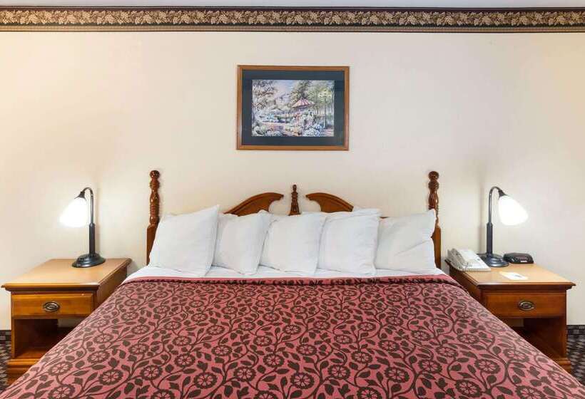 Отель Days Inn & Suites By Wyndham Kokomo