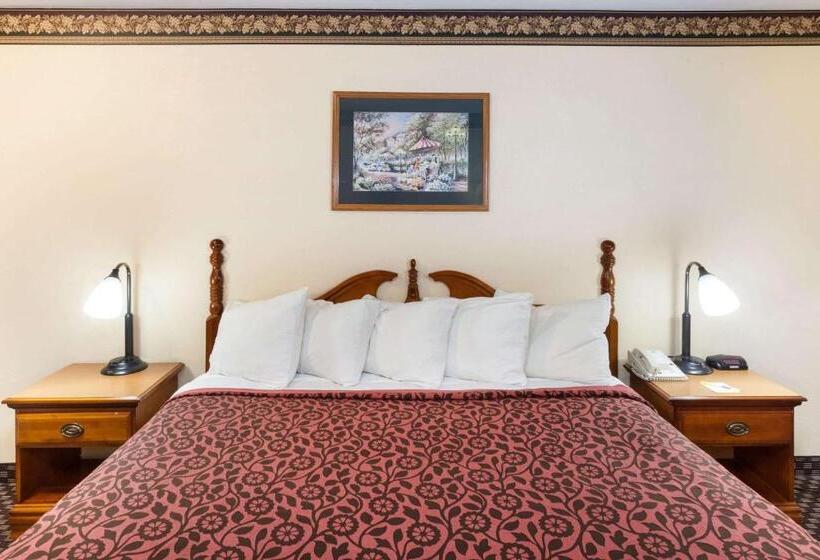 Отель Days Inn & Suites By Wyndham Kokomo