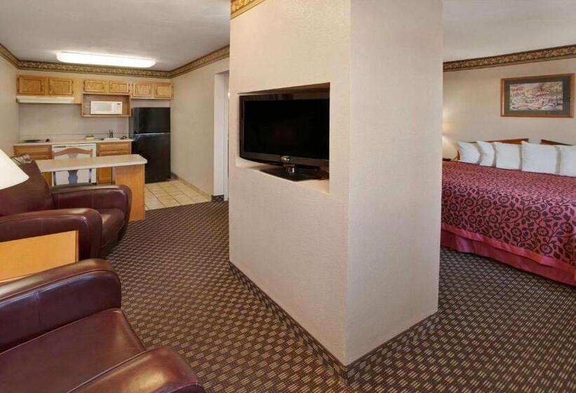 Отель Days Inn & Suites By Wyndham Kokomo