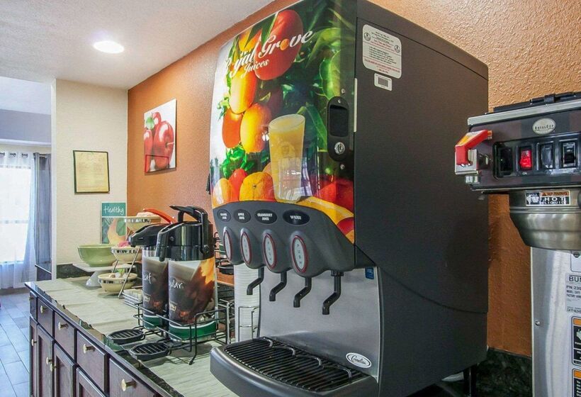 호텔 Econo Lodge Inn & Suites