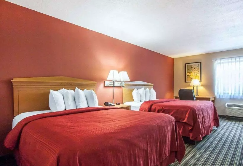فندق Econo Lodge Inn & Suites