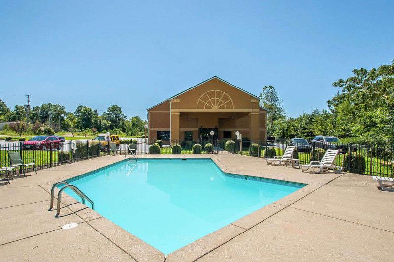 호텔 Econo Lodge Inn & Suites