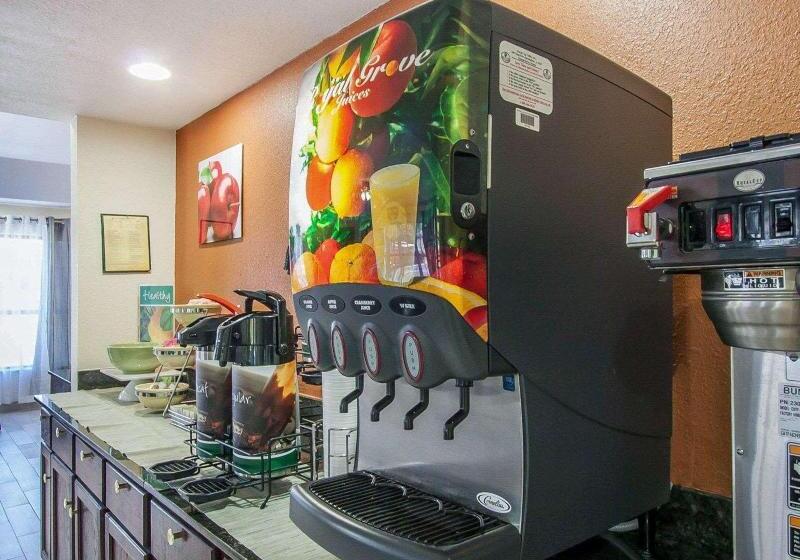 호텔 Econo Lodge Inn & Suites