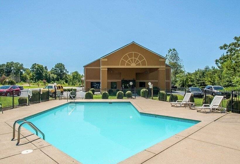 호텔 Econo Lodge Inn & Suites