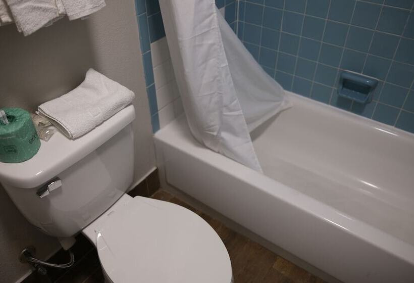 Отель Red Roof Inn Staunton