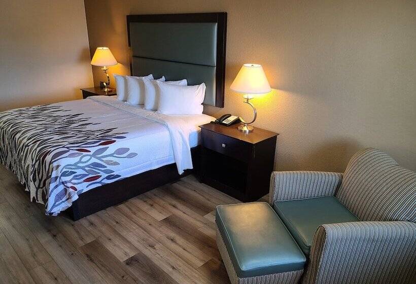 Отель Red Roof Inn Staunton