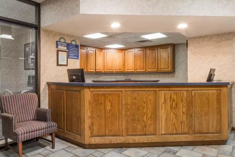 هتل Red Roof Inn Staunton