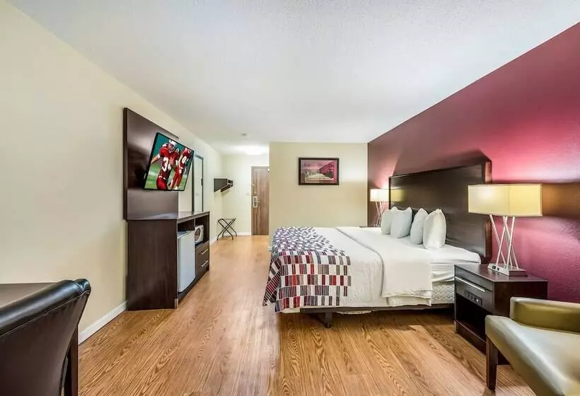 Отель Red Roof Inn & Suites Wapakoneta