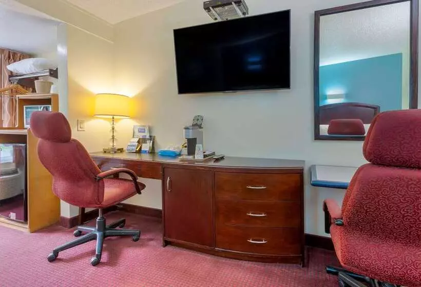 בית מלון כפרי Rodeway Inn & Suites New Paltz Hudson Valley