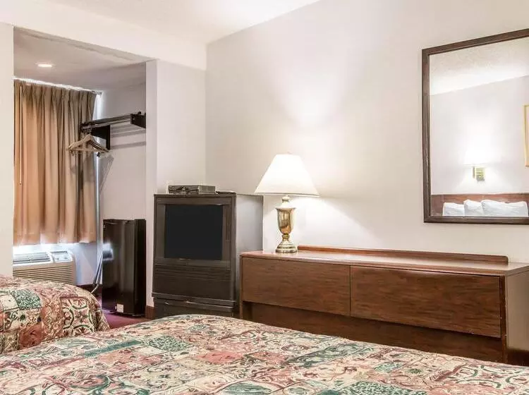 בית מלון כפרי Rodeway Inn & Suites New Paltz Hudson Valley