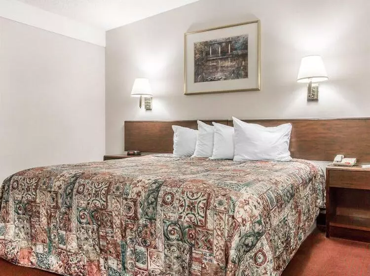 בית מלון כפרי Rodeway Inn & Suites New Paltz Hudson Valley